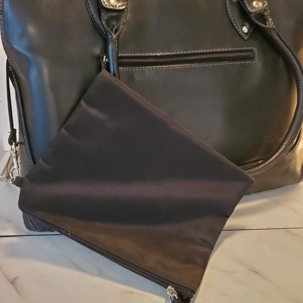 Croft and Barrow New Black Case With Extra Pouch